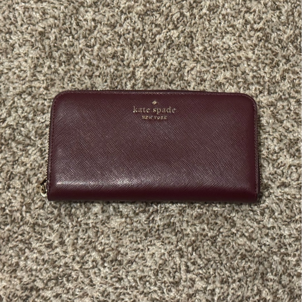 Kate Spade Zip Wallet – Maroon/Cherry Wood